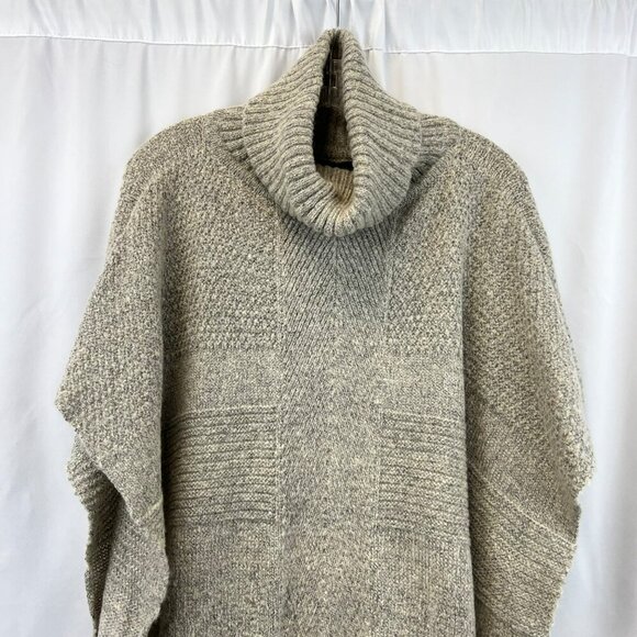 Steve Madden Women’s Poncho Sweater Turtleneck Knit One Size Fits All - Picture 2 of 8